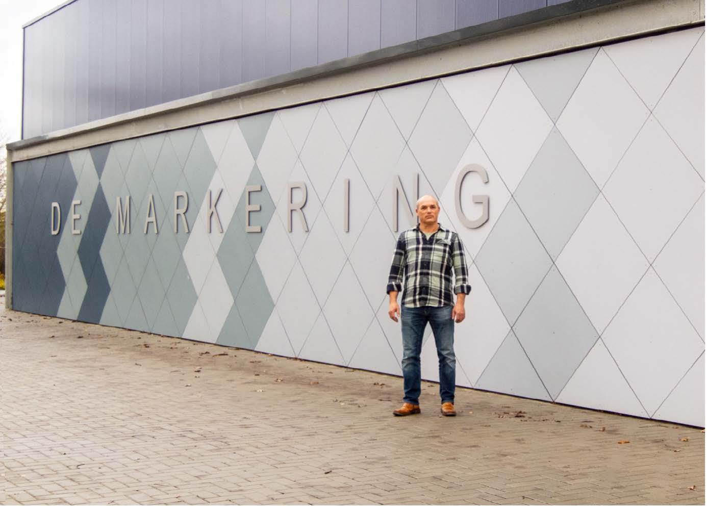 Cees Kater bij Sporthal en buurthuis De Markering in Marknesse